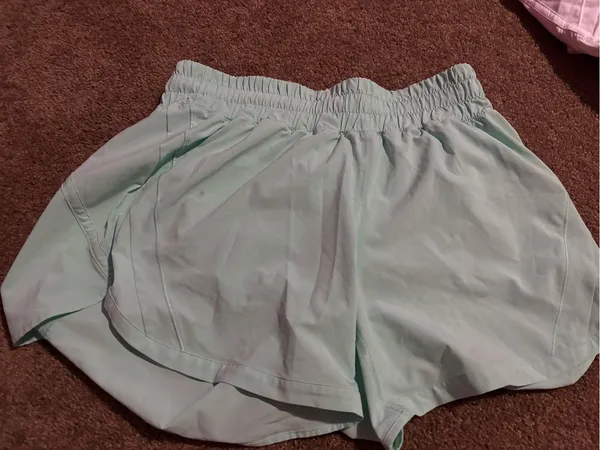 Never worn Lululemon mint green hotty hots - Image 2