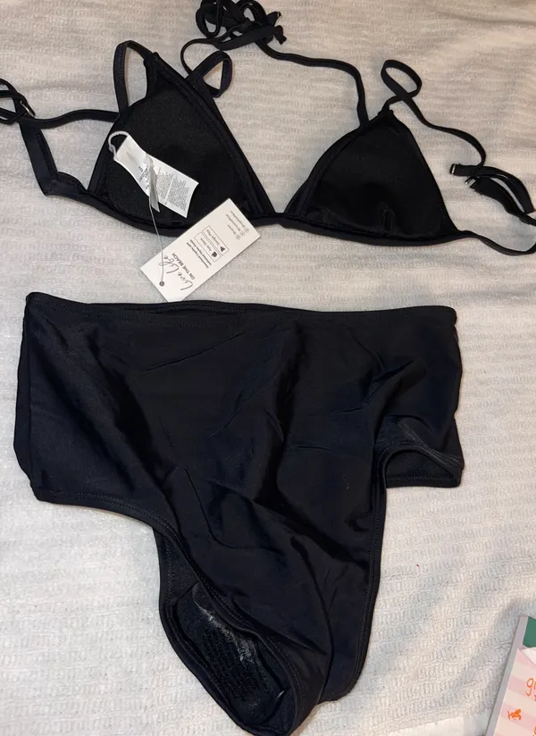 Cupshe Black Bikini - Image 2