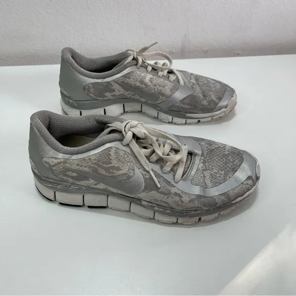 Nike 5.0 Wmn 8 695168-002 Silver White Animal Print Light Running Sneakers Shoes - Image 3