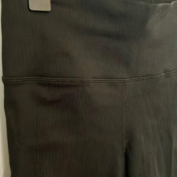 Athleta High Rise Ribbed Biker Shorts Black Size Medium Activewear #800 - Image 2