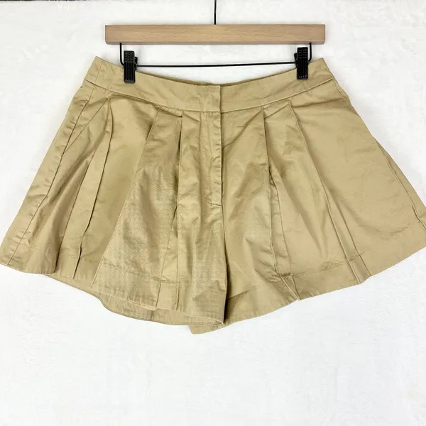 English Factory Tuck Detailed Shorts Size Medium Beige High Waist Pleated - Image 4