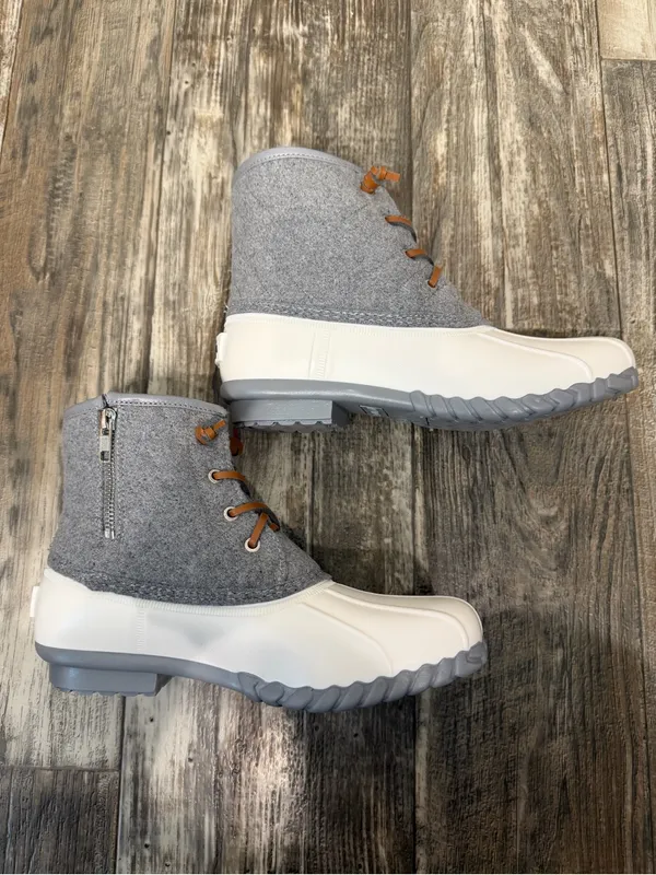 Women’s Gray and White Winter Duck Boots Size 8 - Image 5