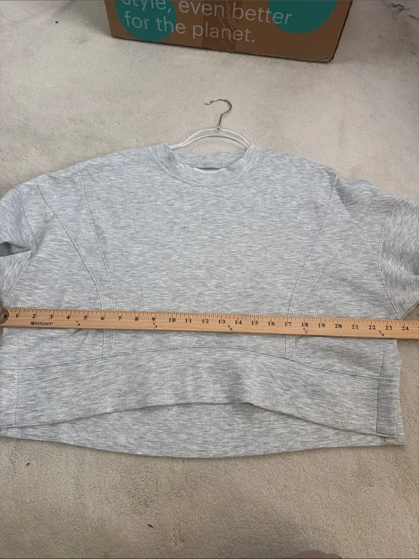 Abercrombie YPB NeoKnit Cropped Crew Neck Gray Sweatshirt Size Medium - Image 6