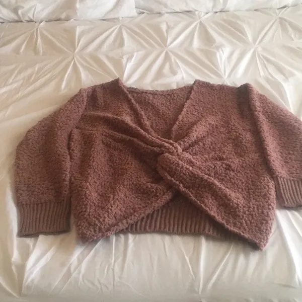 Rose twist back sweater Size undefined - Image 4