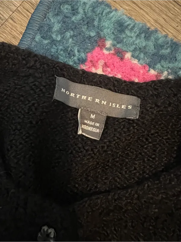 Northern isles medium black cardigan - Image 9