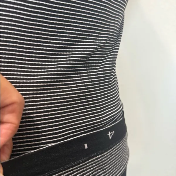 Lululemon Run Swiftly Tech Racerback Stripe top size 4 - Image 3