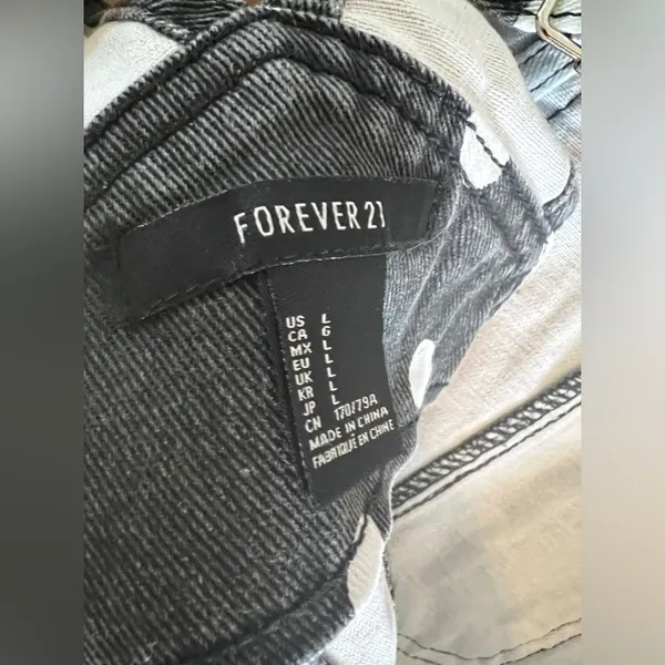 L - FOREVER21 - Overall short white dot NWT - Image 3