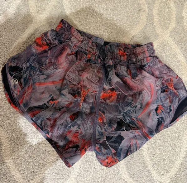 Hotty Lululemon Hot 2.5" Shorts - Image 2