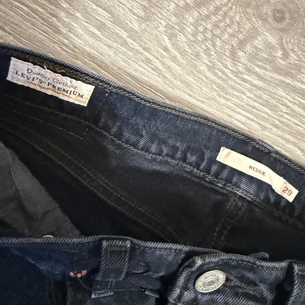 Levis Premium Wedgie Straight Jeans Womens 29 x 26‎ in Dark Wash Black High Rise - Image 3
