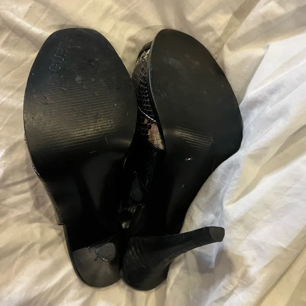 Guess 6 black ankle strap snake skin heels - Image 4
