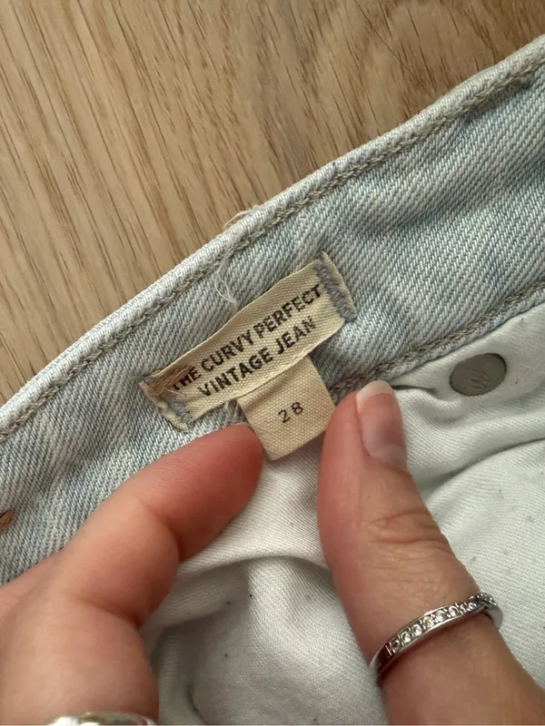 Madewell Curvy Perfect Light Wash Jeans - Image 6