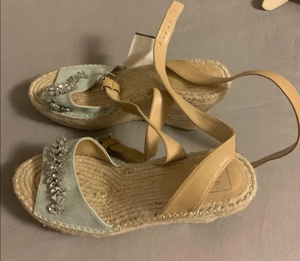 Kaari blue wedge denim and rhinestone sandals NWT Size 9M - Image 6
