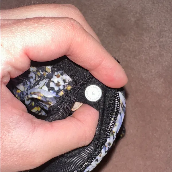Lululemon Patterned Sports Bra Strappy Crossback - Image 3