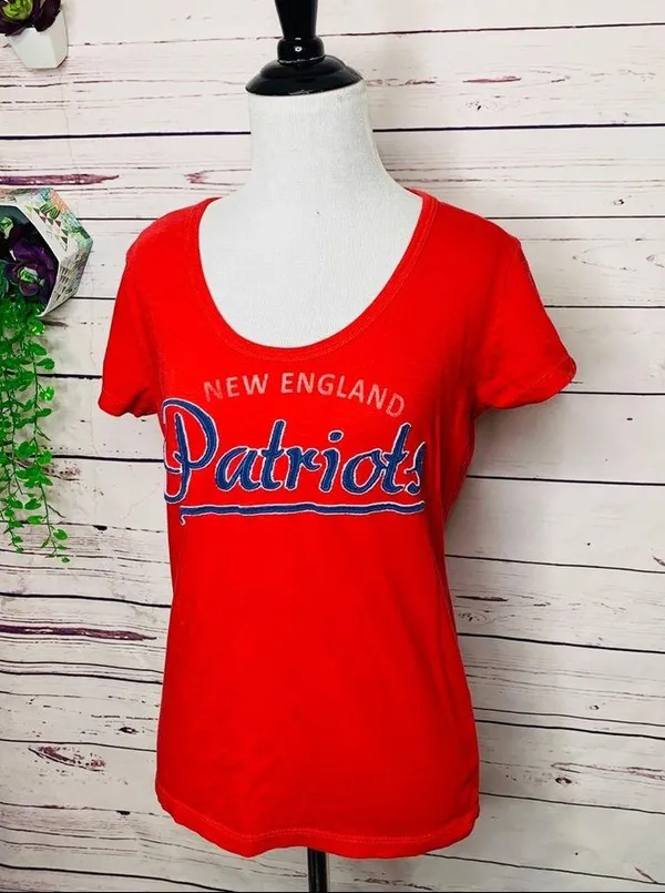NFL New England Patriots Red & Blue T-Shirt Women’s Size Medium - Image 3