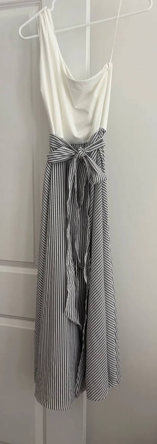 Kiut One shoulder, white and black striped dress - Image 3