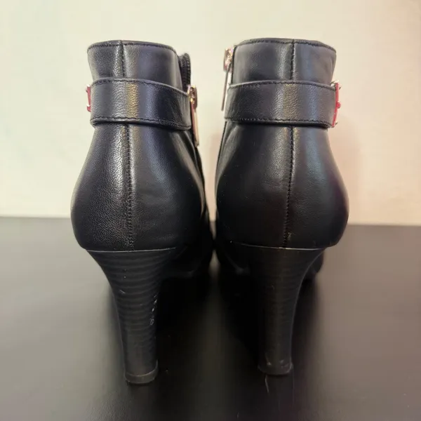 Bandolino Black Leather Ankle Boots Bit Detail Side Zip Heel Womens 8M‎ - Image 5