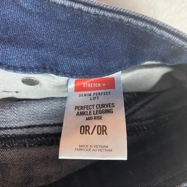 Express‎ Perfect Curves Ankle Legging Jean - Image 4