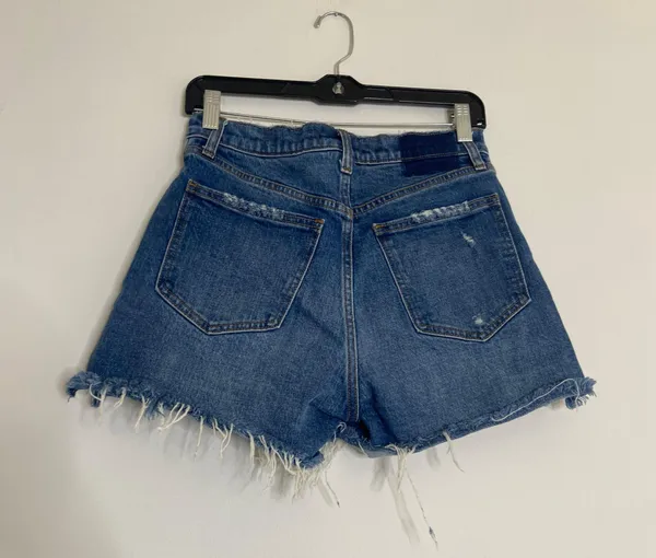 Abercrombie BNWOT 4” Mom Jean Shorts - Image 3