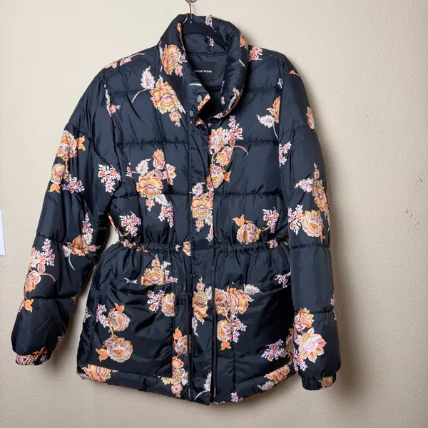 WHO WHAT WEAR Cinch Waist Floral Black Quilted Puffer Size large - Image 2