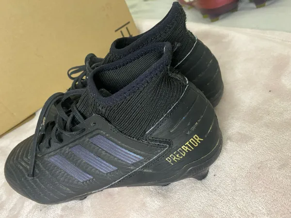 Adidas Soccer Predator Mens Shoes - Image 4