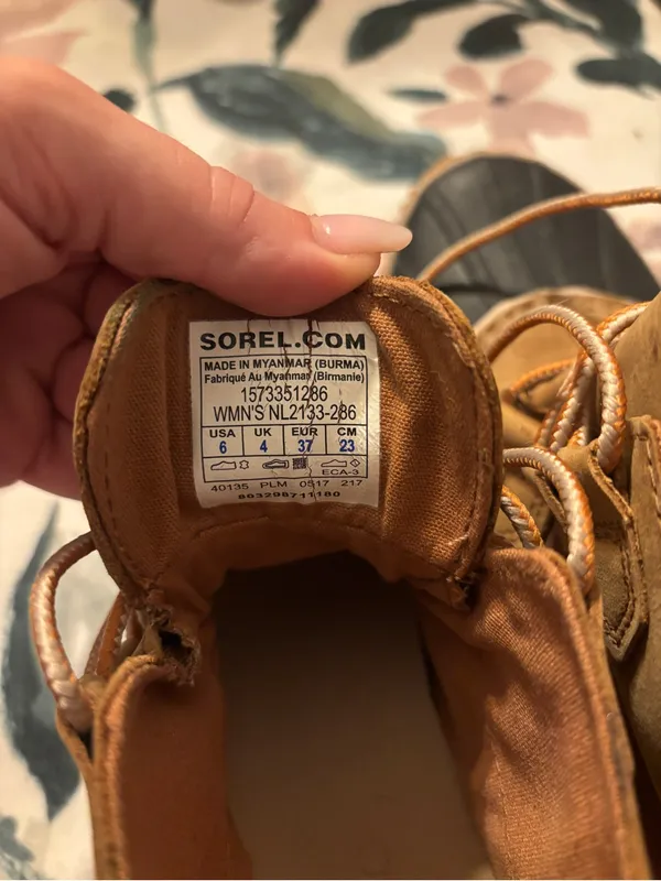 Sorel Two-Tone Leather and Rubber Winter Boots in Brown and Black - Image 7