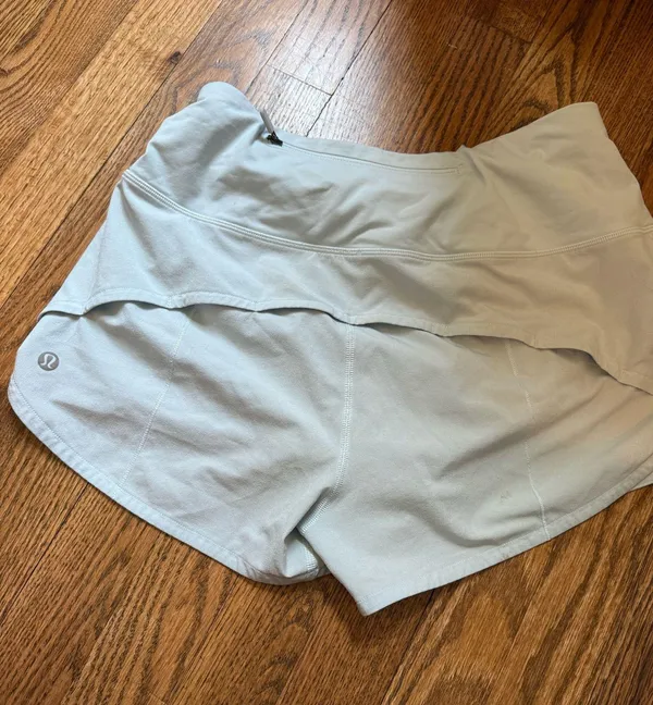 Lululemon Shorts Speed 2.5" - Image 2