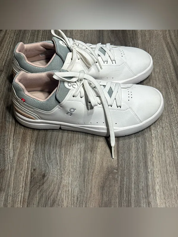 On Running Women's White Sneakers with Light Pink Lining Size 9.5 - Image 4