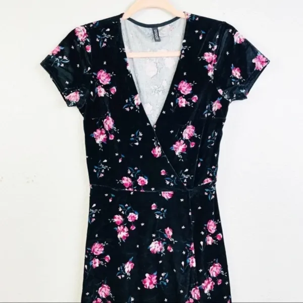 H&M Divided Faux Wrap‎ Dress Black Floral Short Sleeve Size 2 - Image 3