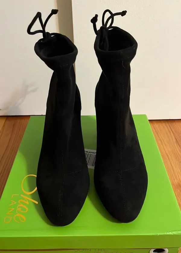 Black Suede Heeled Shoes Size 9 - Image 6