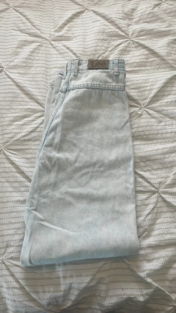Vintage High-Rise Lee Jeans - Image 8