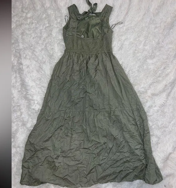 Green Open Back Maxi Dress size Small Boutique Brand for Wedding Guest / Winery - Image 4