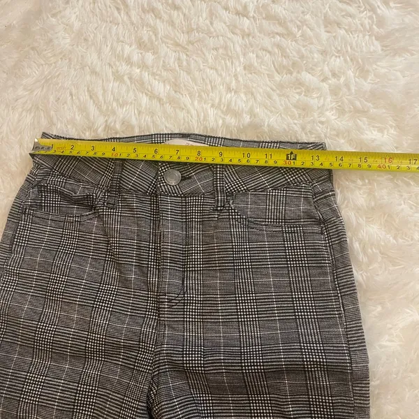 So black white plaid pants skinny slacks woman’s size 7 - Image 5