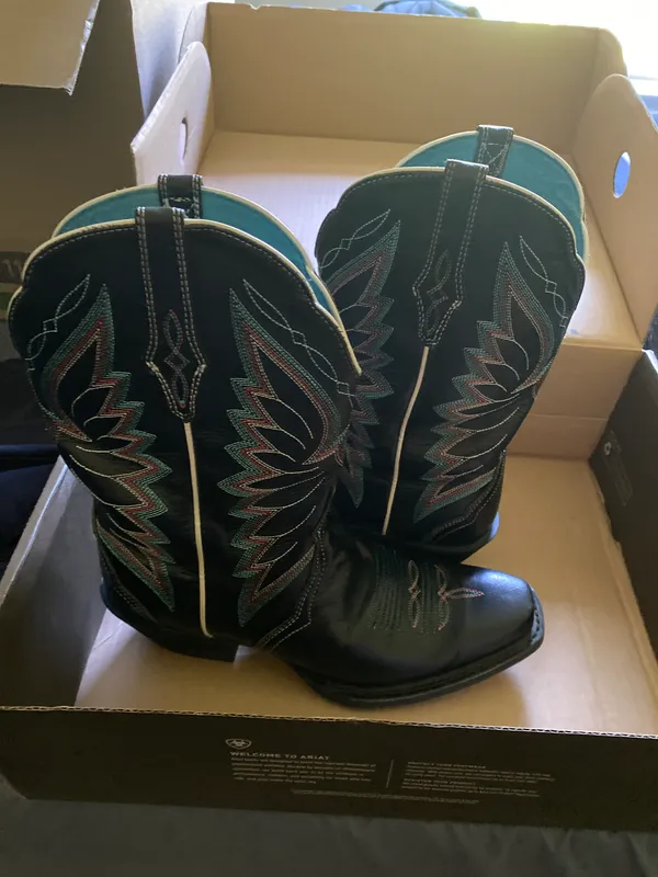 Ariat Cowgirl Boots - Image 4