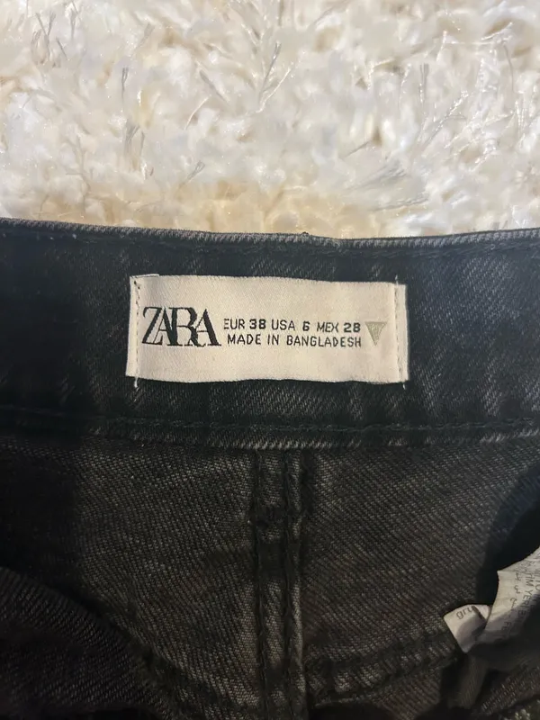ZARA Jean Shorts Black High-Rise - Image 2