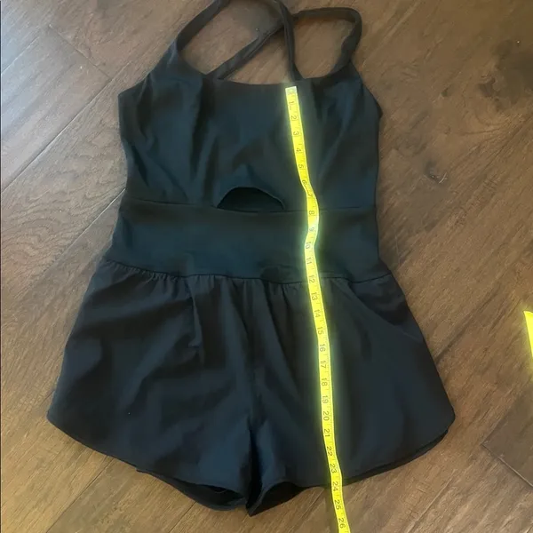 Black Athletic Keyhole Shorts Romper Criss Cross Straps EUC Size M - Image 4