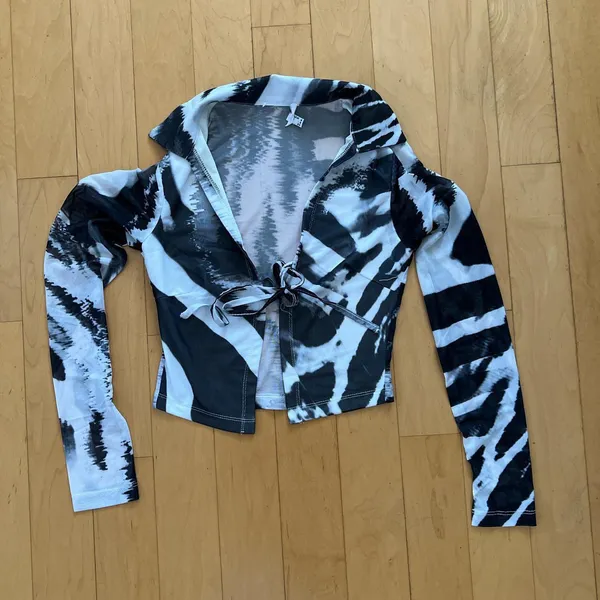 Princess Polly Clyde black and white abstract long sleeve top - Image 3