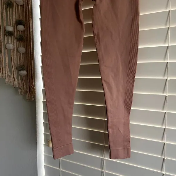SET Active dusty pink neutral ribbed seamless leggings size small - Image 5