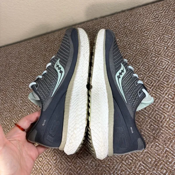 Saucony Triump 18 Running Athletic Lace Up Shoes Sz 9W Outdoor Running Gym - Image 7