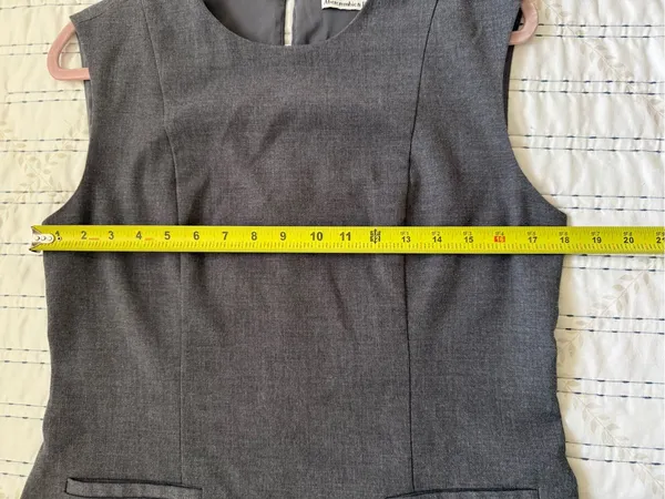 Abercrombie & Fitch Vintage Y2K Gray Tailored Sleeveless Top M Office - Image 6