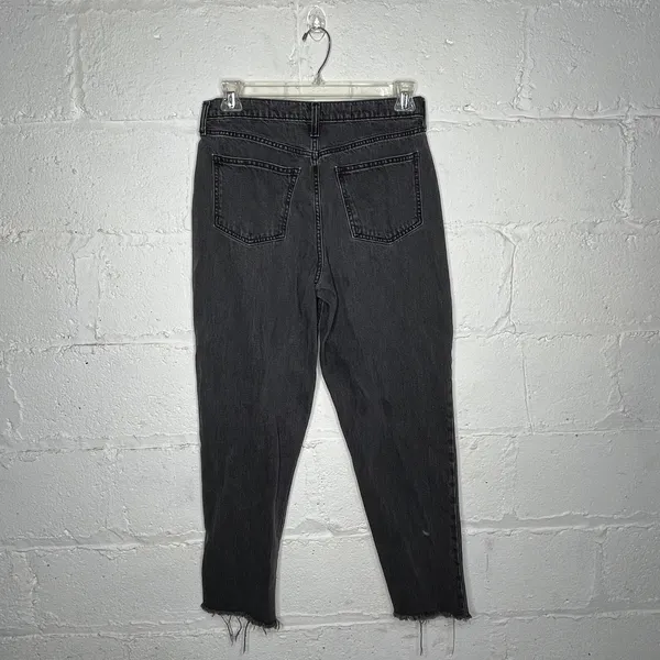 Universal Threads Women's High Rise Boyfriend Frayed Hem‎ Black Weans Size 8R - Image 2