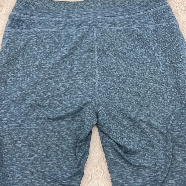 Athleta gray drawstring sweat capris size medium - Image 5