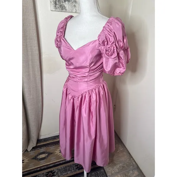 VTG 70s Pink Taffeta Formal Gown-Sweetheart Ruched Puff Sleeve Princess Basque - Image 2