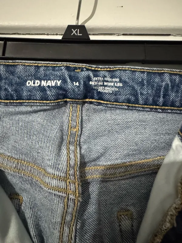 Old Navy Extra High-Waisted Sky-Hi Wide-Leg Jeans - Image 5