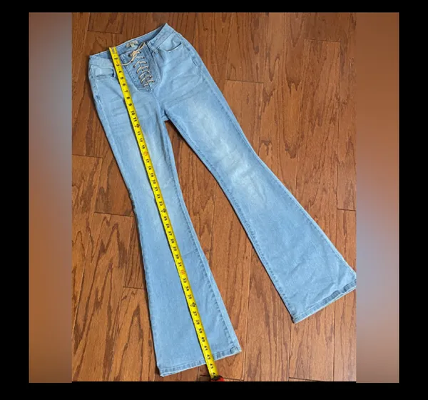 Wonderly Urban Cowboy Light Wash High Rise Boot Cut Jeans With Tie Closure. gently warn& are in excellent condition. measurements approximately 13” waste x 10” rise x 42” long. Non smoking home. priced to sell at as is condition. Don’t like my price, make reasonable offer! And thank you for checking my closet. - Image 9