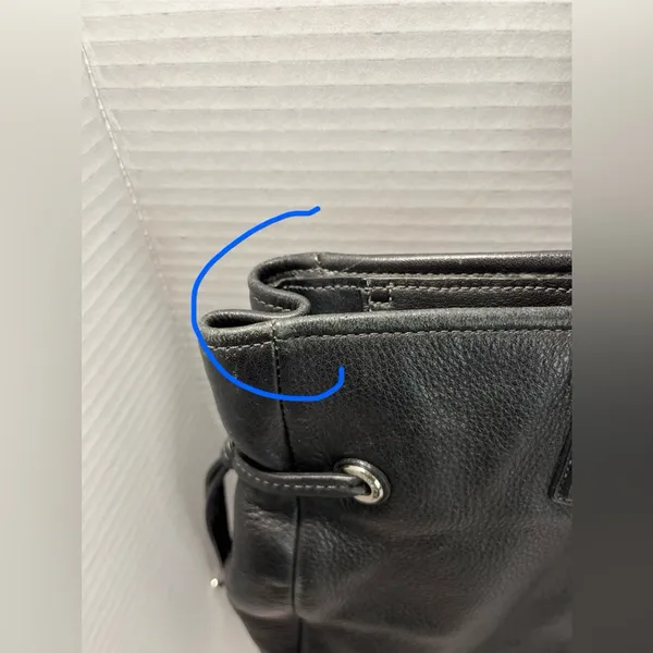 Coach Black and Glossy Leather Tote - Image 12
