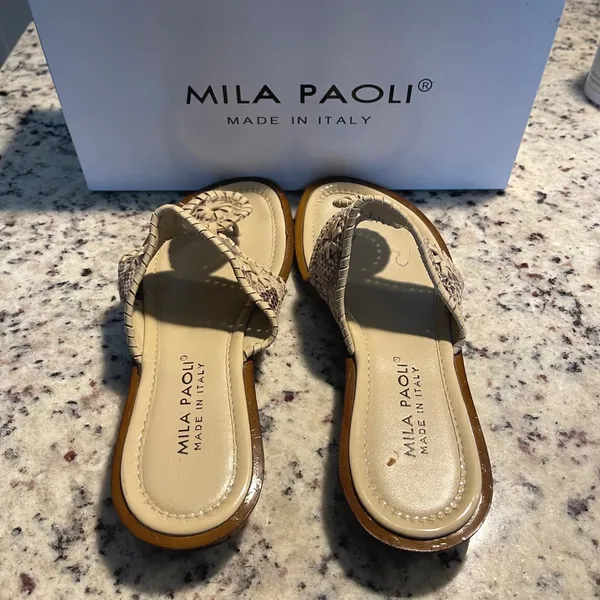 Mila Paoli Women's Beige Leather Flower Detail Thong Sandals Made in Italy US 7M - Image 4
