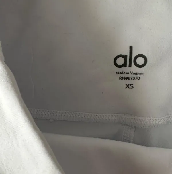 Alo White 7inch Biker Shorts - Image 3