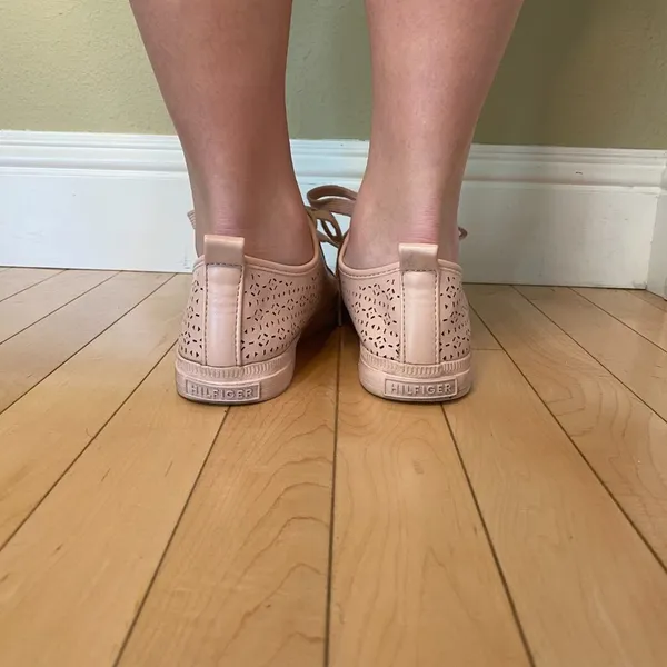 TOMMY HILFIGER Pink Perforated Leather Sneakers - size 8.5 - Image 8
