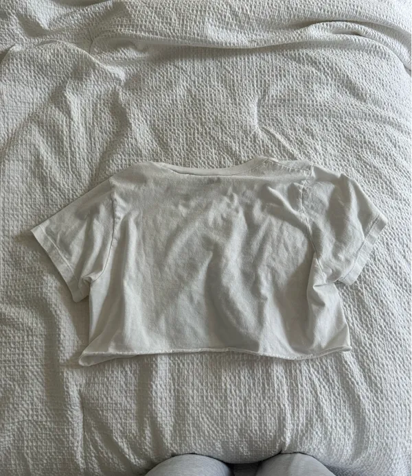 Brandy Melville Cropped T-Shirt - Image 2