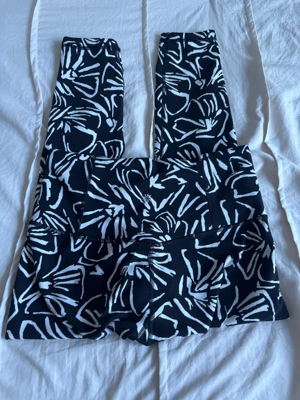 Black and White Athleta Patterned Sports Bra + Leggings Set - Image 5